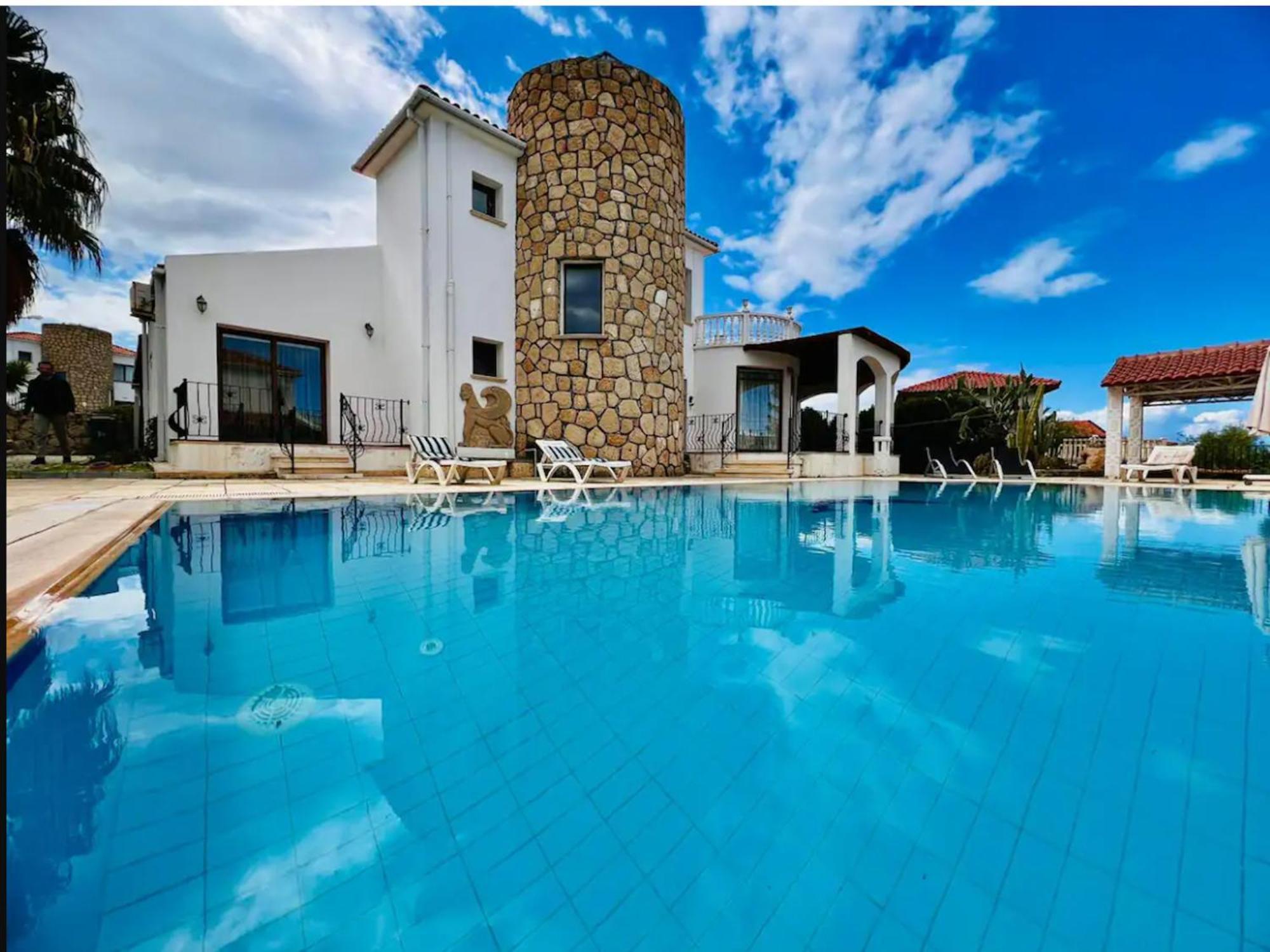 Villa Rosa By Holidaykeys Kyrenia  Exterior photo
